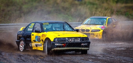 BMW RX3000 sõitu juhib etapivõitja Rene Klesment, teda jälitab Eesti meister Mait Buddell. Foto: Pille Russi