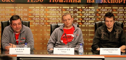 Aleksei Jeršov, Timur Kafarov ja Toni Gardemeister pressikonverentsil. Foto: Repro