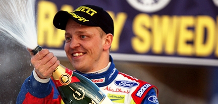 Mikko Hirvonen võidušampusega. Foto: Ford